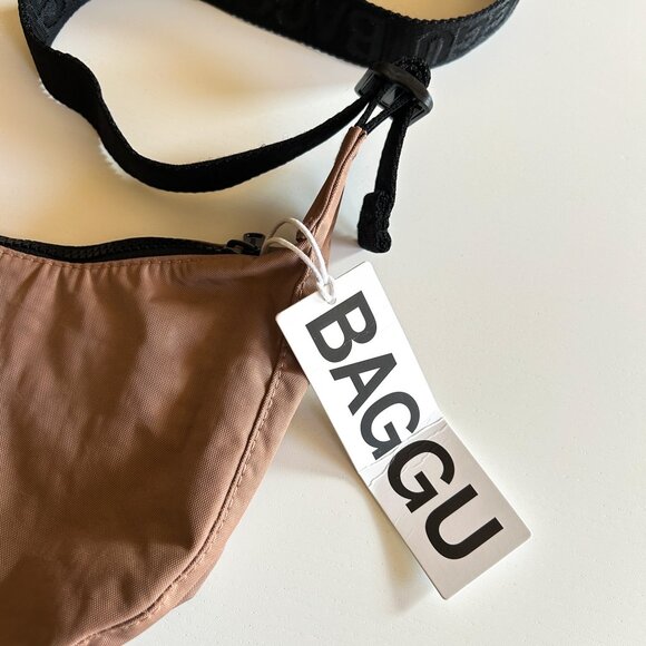 NWT Baggu Cocoa Small Crescent Nylon Crossbody Bag - Picture 3 of 6